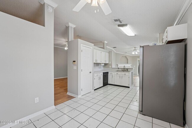 Building Photo - 1219 Stern Way