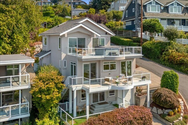 Building Photo - 5Bd/3.5Ba Shoreline House