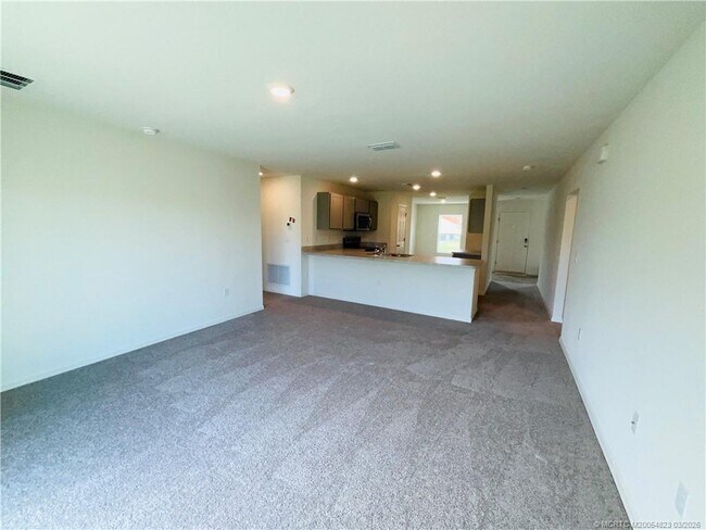 Building Photo - 934 SW McDevitt Ave