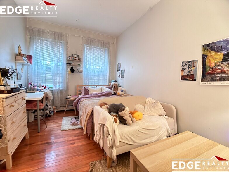 Building Photo - 25 Chester St