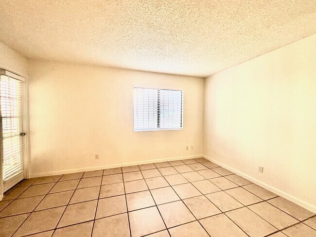 Building Photo - 1701 E Katie Ave