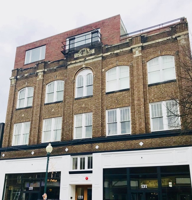 Primary Photo - 133 N Queen St