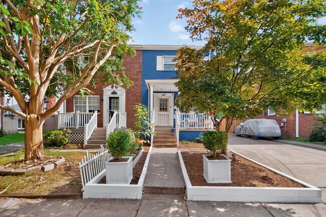 Building Photo - 327 Ashby St