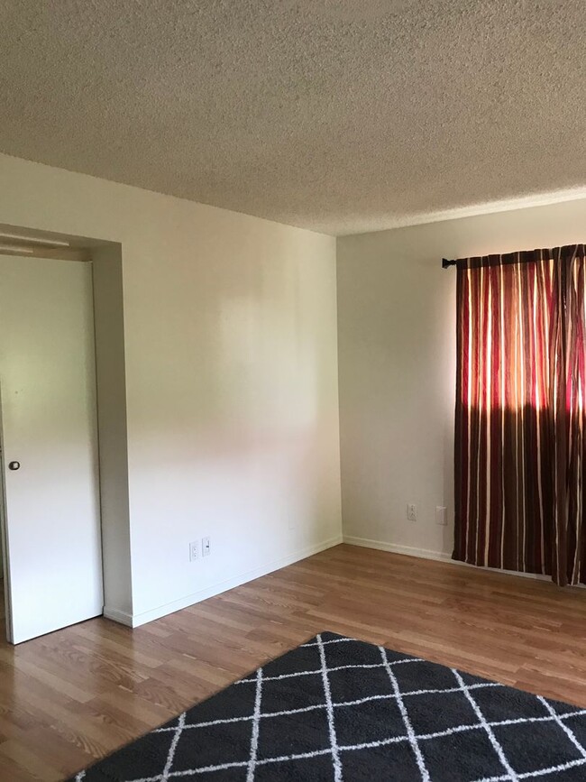 Building Photo - One Bedroom Tempe Condo $1,100.00 Near ASU...