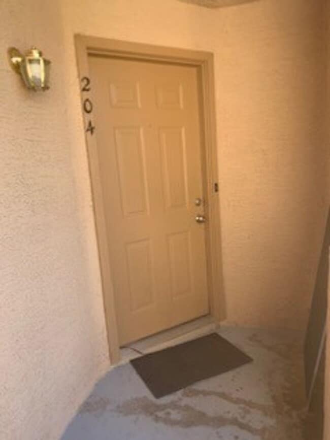 Building Photo - Updated 2 bedroom unit in Colorado Bay!!