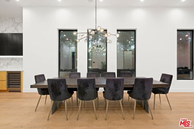 Building Photo - 4803 Lemona Ave