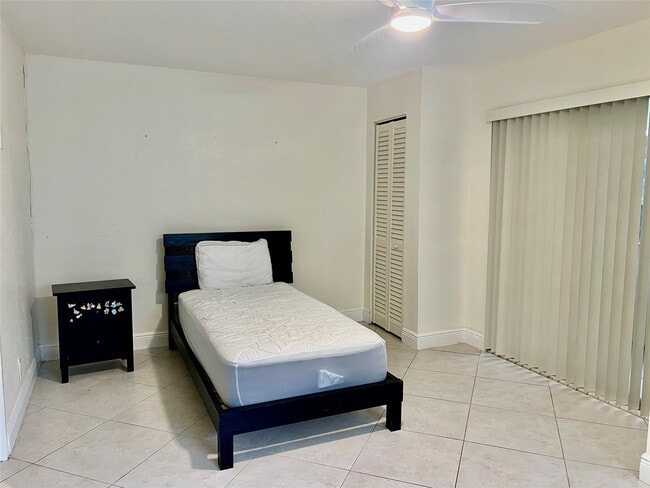 Building Photo - 690 Saxony Way