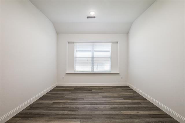 Building Photo - 710 Creekview Ln