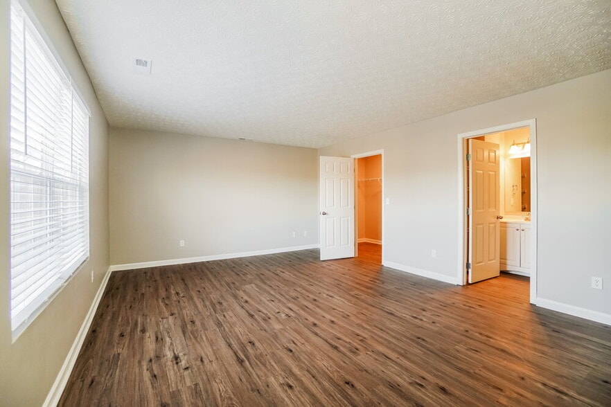 Building Photo - 8051 Beardsley Ave