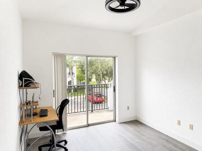 Building Photo - 711 SW 148th Ave