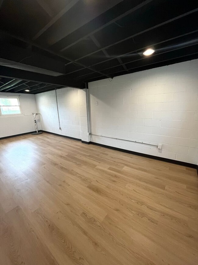 Building Photo - Charming 3 Bedroom Home with Finished Base...