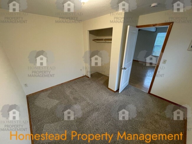 Building Photo - Explore the potential of this beautiful home!