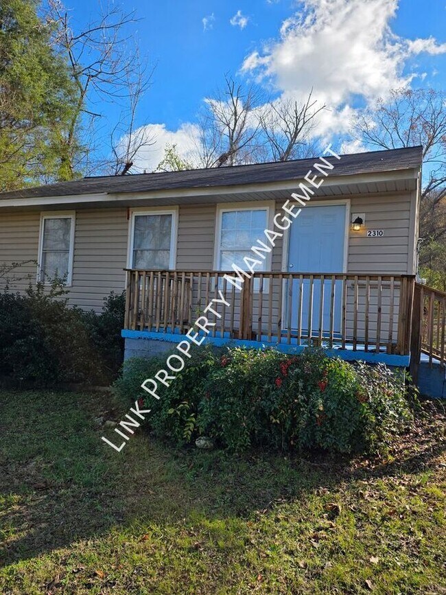 Building Photo - 2310 N Chamberlain Ave