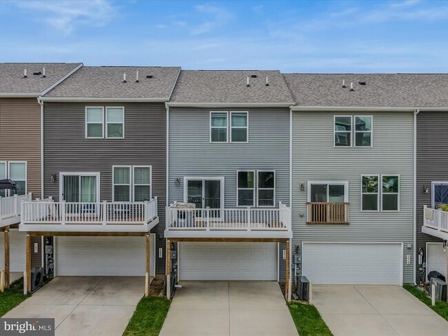 Building Photo - 179 Presidents Pointe Ave