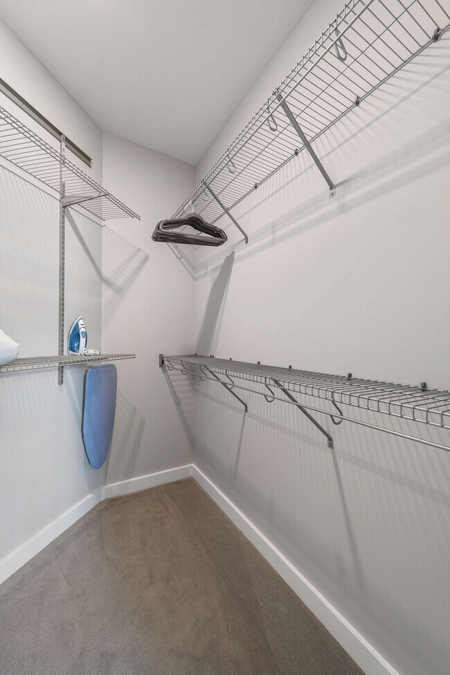 Building Photo - 823 N Clark St