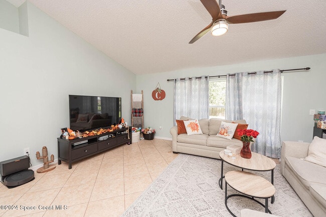 Building Photo - 721 Taluga Ave SE