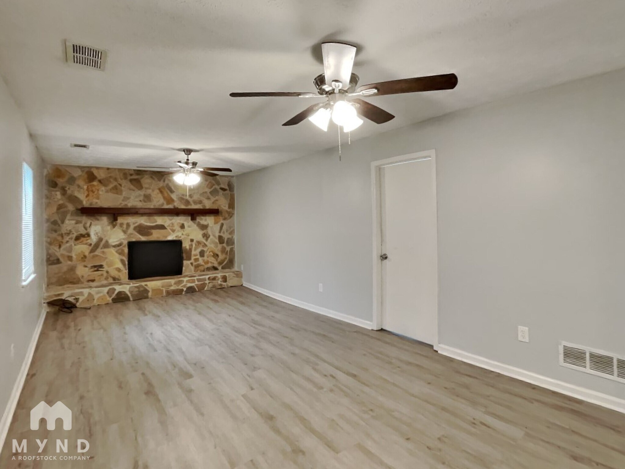 Building Photo - 2870 Woodhollow Ln