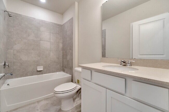 Building Photo - Available on 08/10! Desirable 4-Bedroom Home in Scenic Ridgeview Community