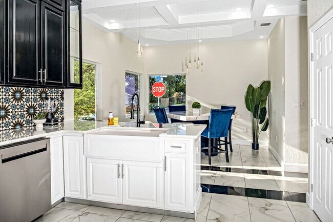 Building Photo - 219 Utah St