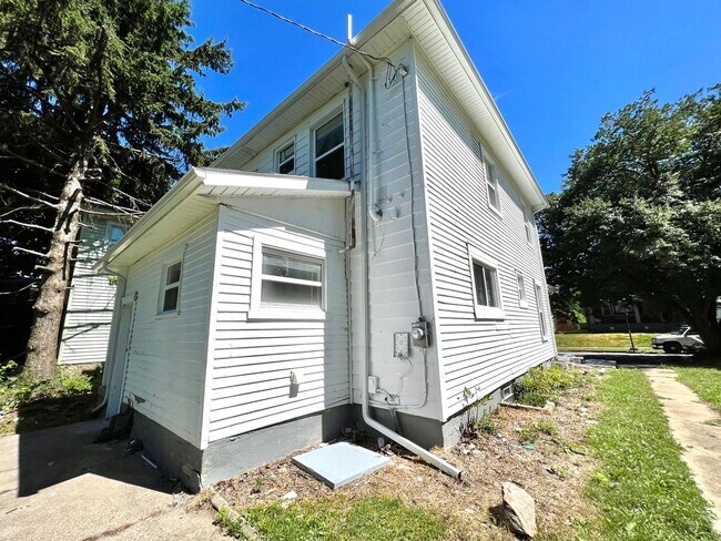 Building Photo - Pointview Home