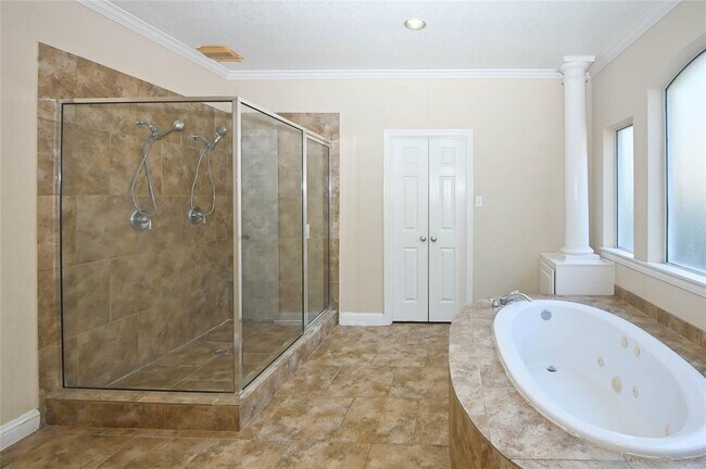 Building Photo - 8707 Westbrook Forest Dr