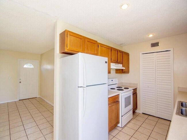 Building Photo - 1190 SE Puritan Ln