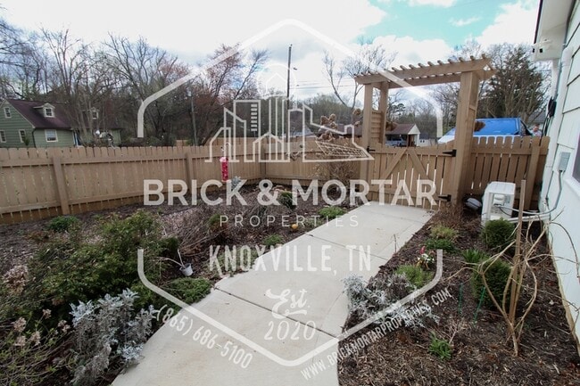 Building Photo - 1416 Myart Ln