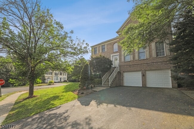 Building Photo - 2 Bedford Dr