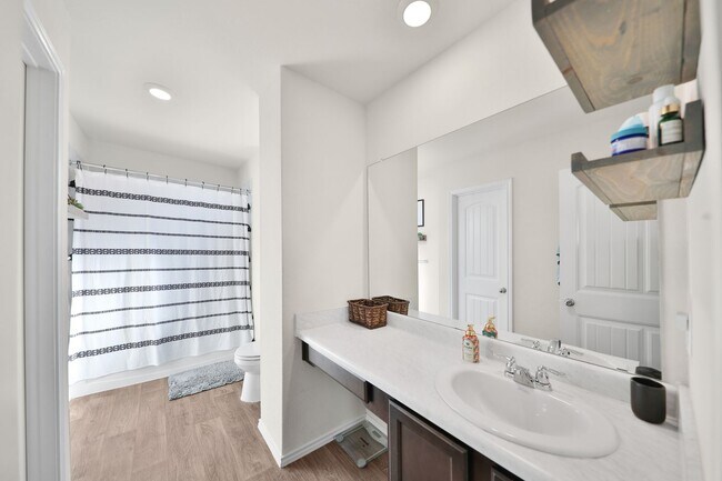 Building Photo - Lovely Home Available for Lease!