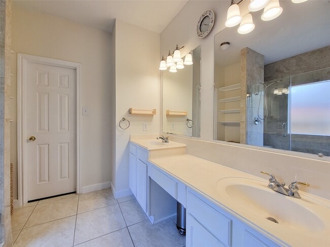 Building Photo - 15607 Tarpon Springs Ct