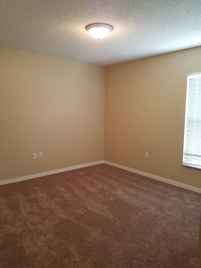 Building Photo - 3-Bedroom, 2-Bathroom Home in Kissimmee **...