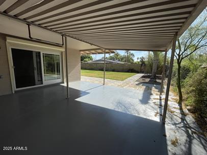 Building Photo - 2139 S La Rosa Dr