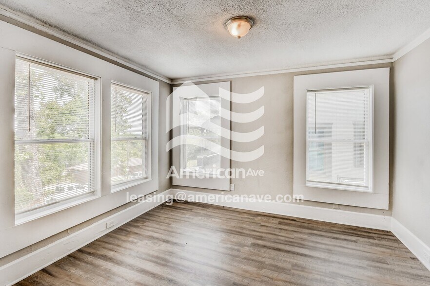 Building Photo - 7013 4th Ave S