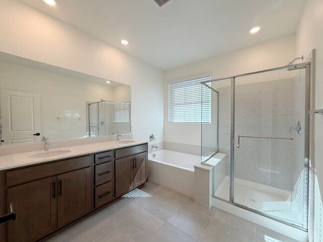 Building Photo - 519 La Vis Acrs Ln