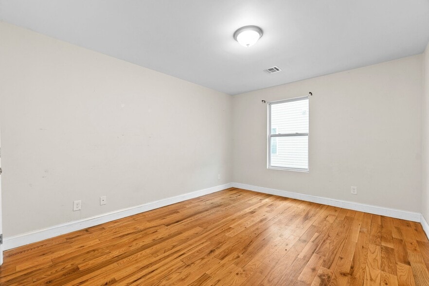 Building Photo - 270 S 20th St