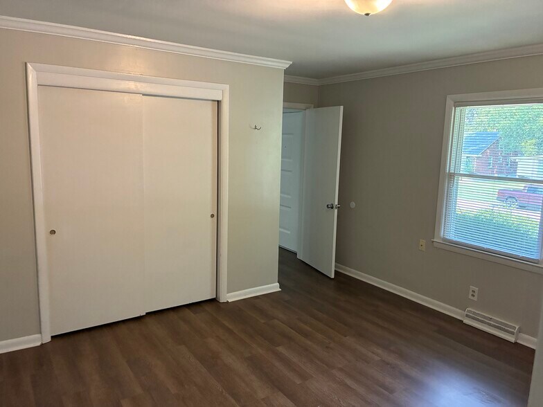 Building Photo - 132 Greenbriar Rd