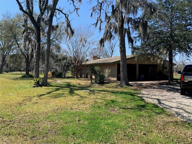 Building Photo - 29229 Sheffield Rd