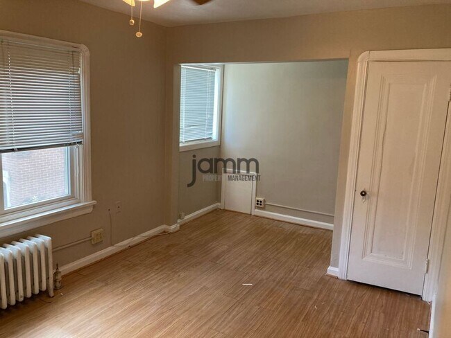 Building Photo - 3722 Meadowbrook Blvd