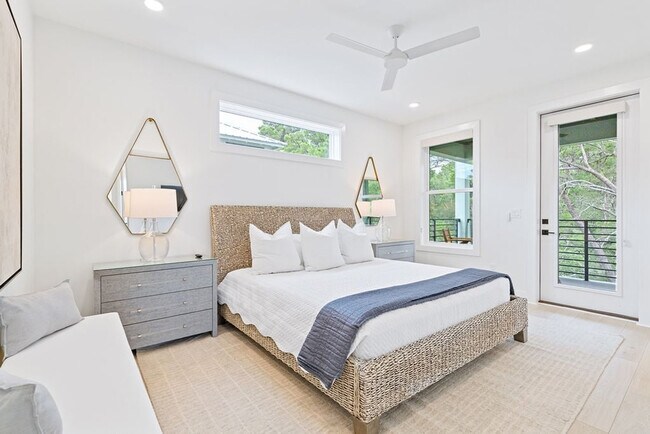 Building Photo - 68 Sarah St