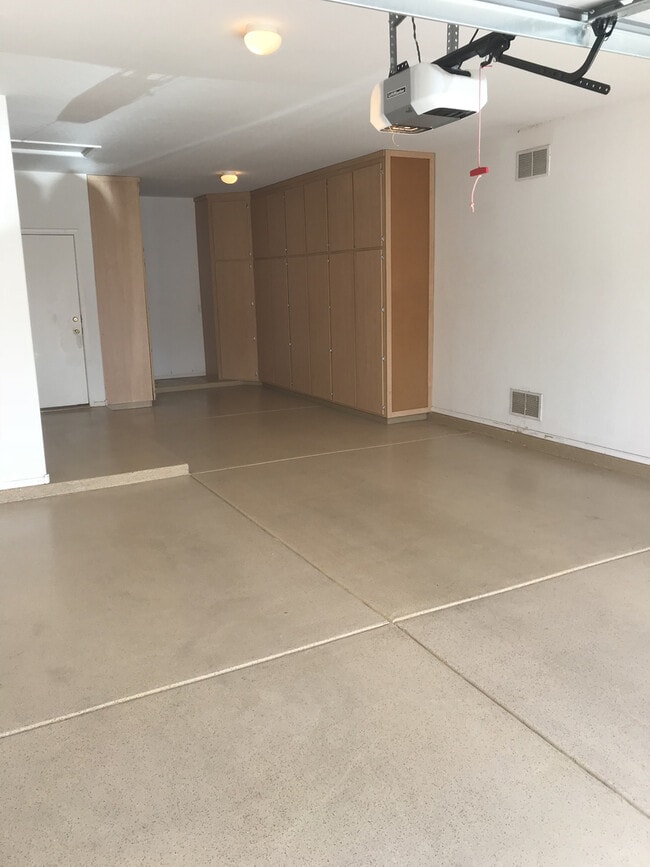 Building Photo - 1522 E Ebony Pl