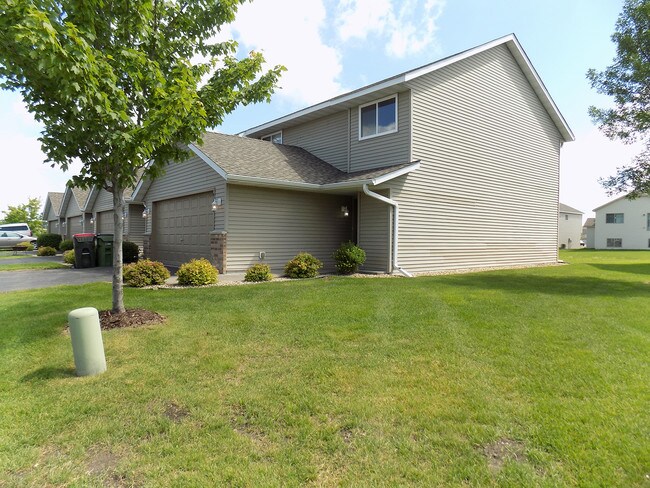 Building Photo - 9136 Goodrich Dr