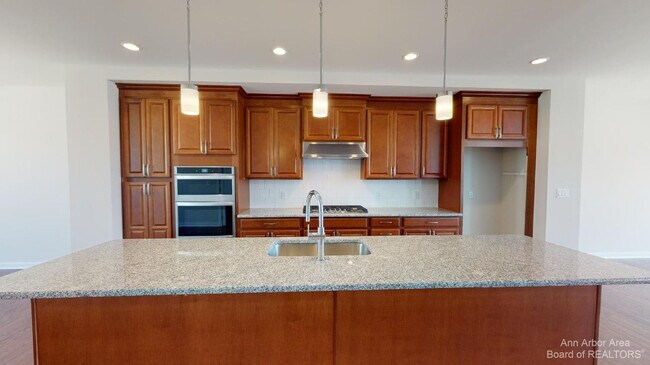 Building Photo - 2704 S Spurway Dr