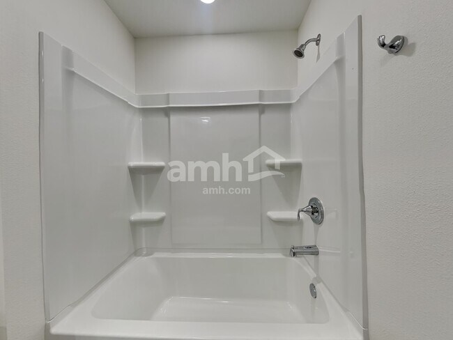 Building Photo - 27265 St Andrews Ave