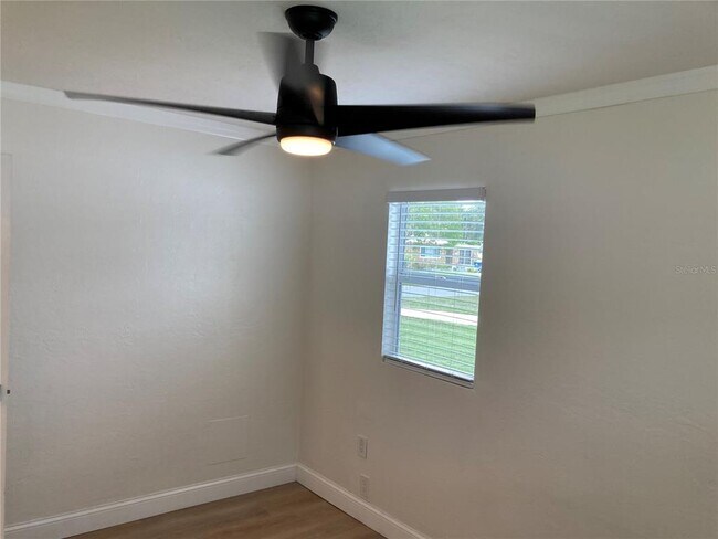 Building Photo - 7131 Orpine Dr N