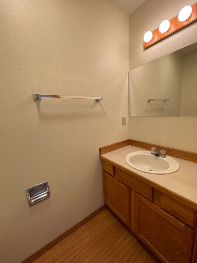 Building Photo - 573 7th St