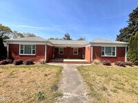 Building Photo - 807 N Ellis Ave