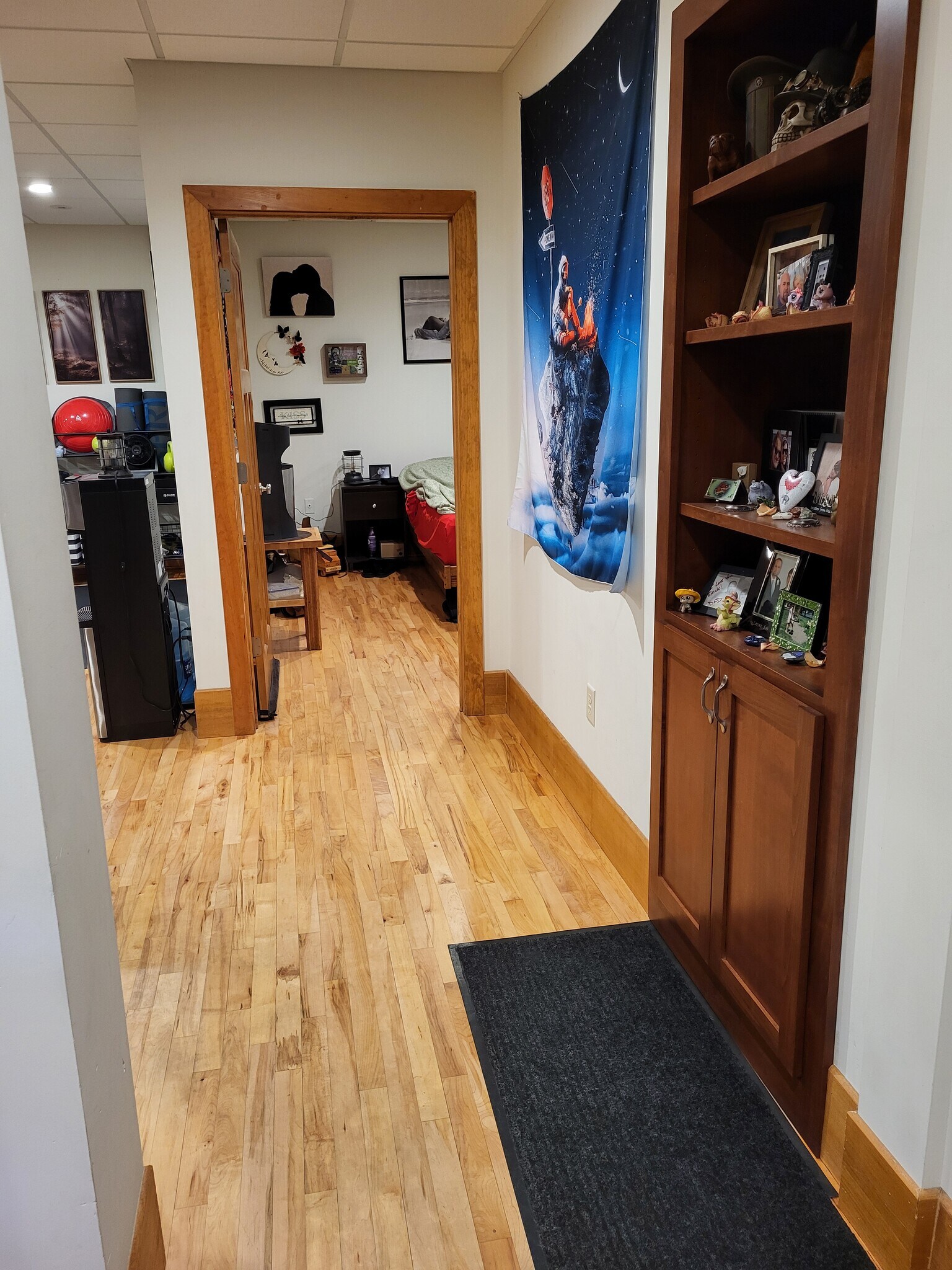 Building Photo - 437 Main St