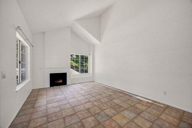 Building Photo - 16540 Graystone Dr. #126