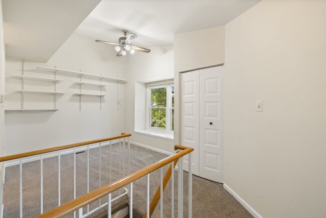 Building Photo - 7511 Belle Grae Dr