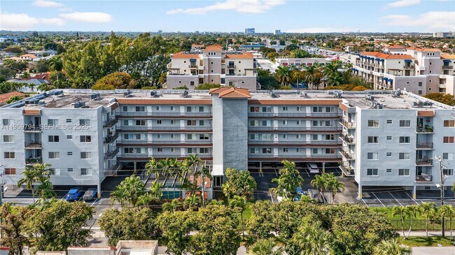 Building Photo - 900 SW 84th Ave